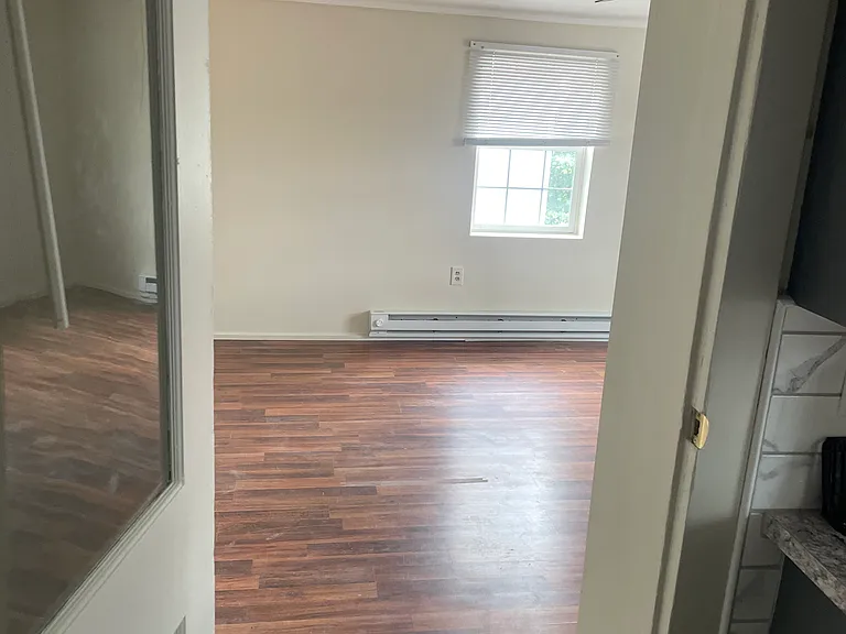 498 W Main St — Photo 22