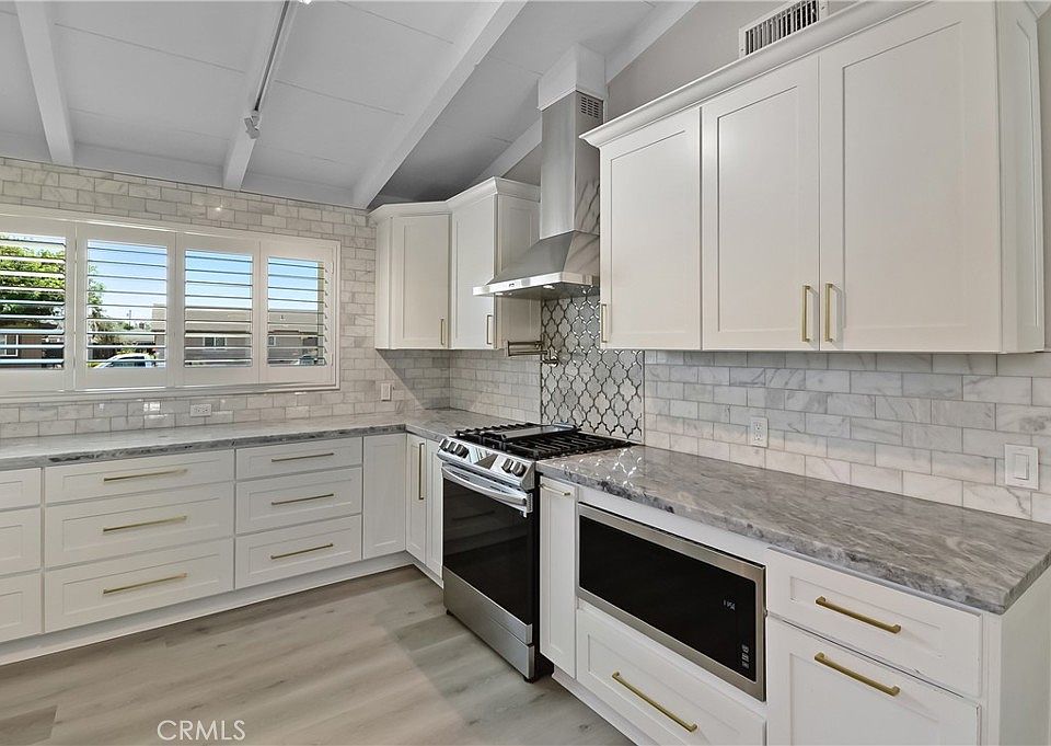 1st image of 2447 Clarke Ave