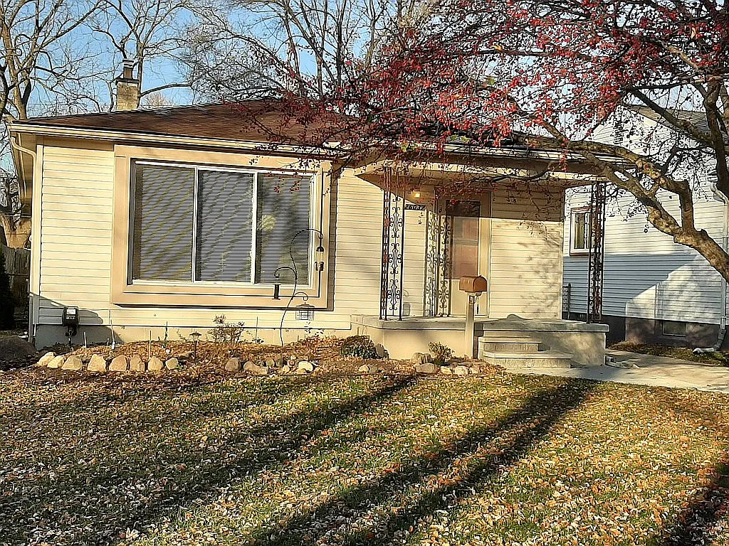 26037 Osmun Ave photo 1