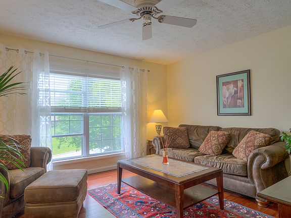 2nd image of 206 Cedar Hill Dr
