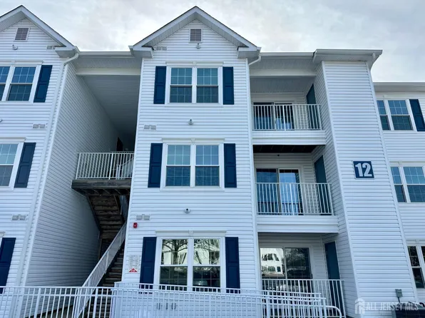 1218 Waterford Dr, Edison, NJ 08817