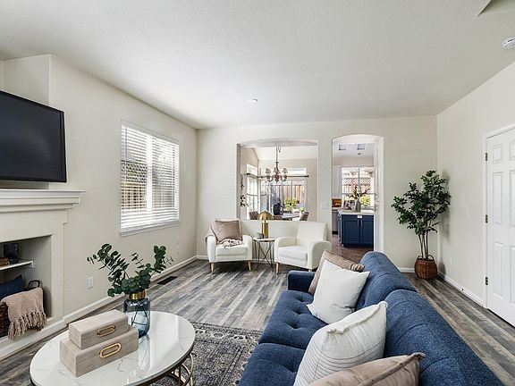 5th image of 1959 Viewpointe Circle
