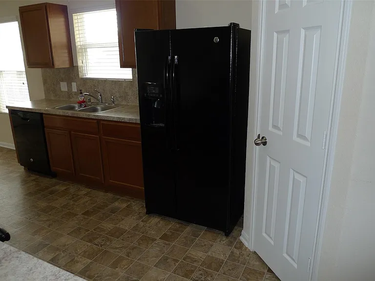 3335 View Valley Trl — Photo 2