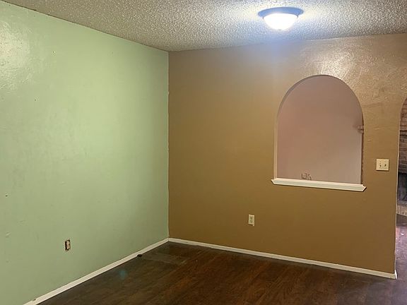3rd image of 412 Birdsong St