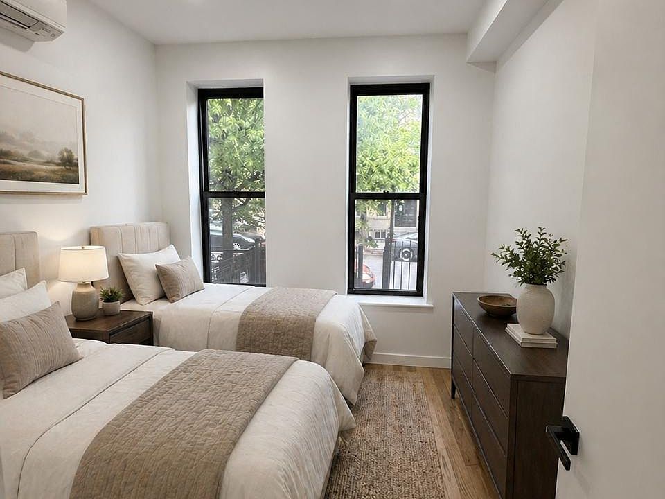 1st image of 860 Hart St #1R