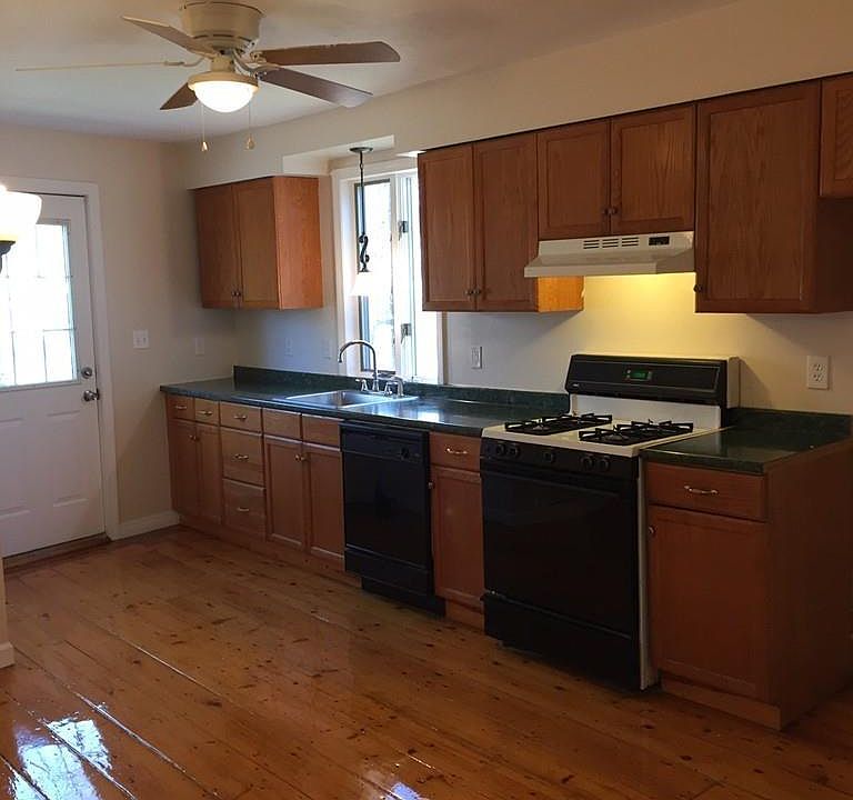 2nd image of 148 Vernon St #2