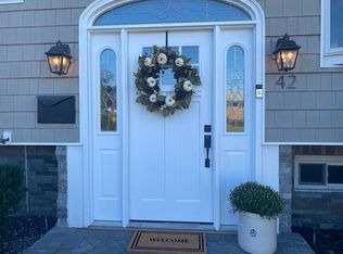 42 Brewster Rd W, Massapequa, NY 11758