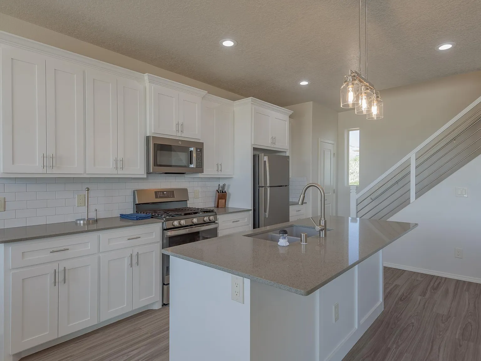 3 bed, 2.5 bath, 2043 sqft, $2,850 — Photo 2