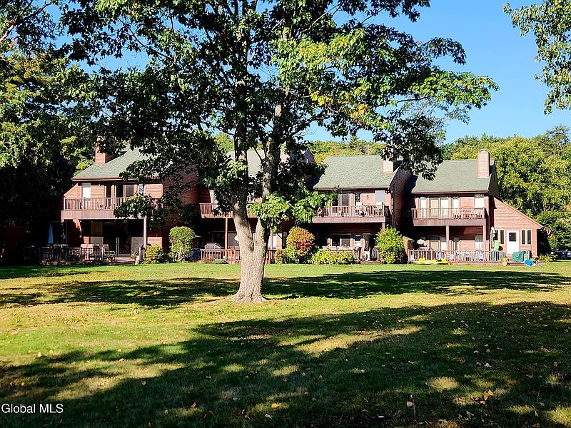 4th image of 16 Locust Lane Unit 3