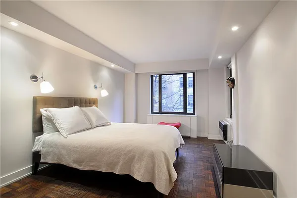 Sold by Warburg | media 4