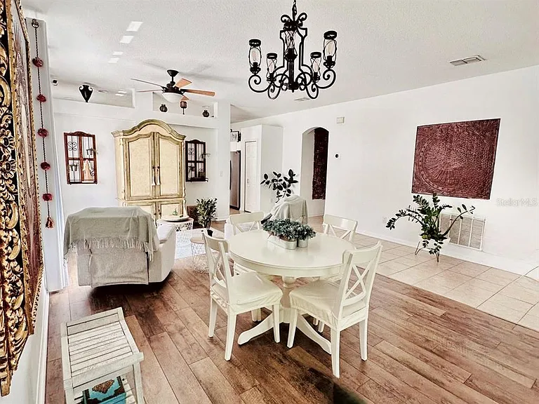 24900 Oakhaven Ct — Photo 13