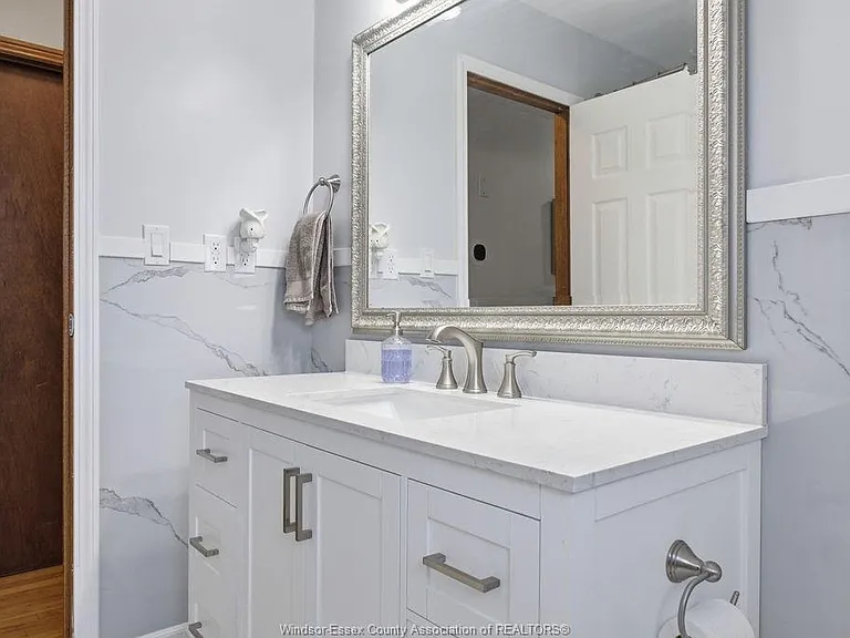 1646 Langlois Ave — Photo 17