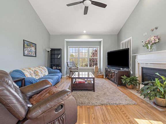 3rd image of 1110 Highlands Dr