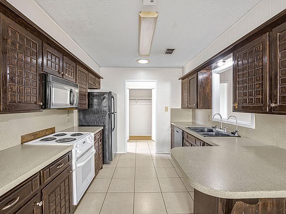 4th image of 4811 55th St