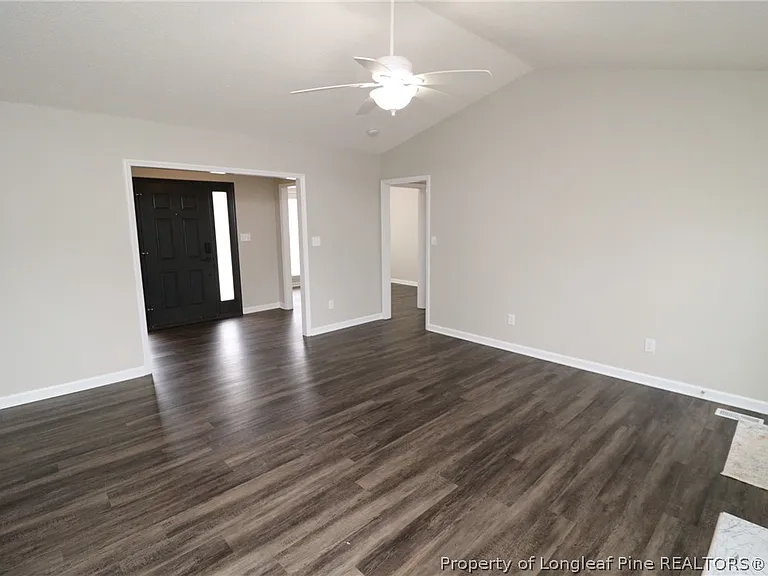 504 Noonday Ct — Photo 6