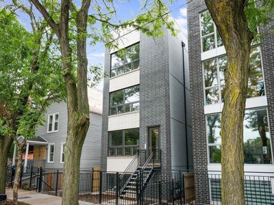 2422 W Iowa St #1, Chicago, IL, 60622