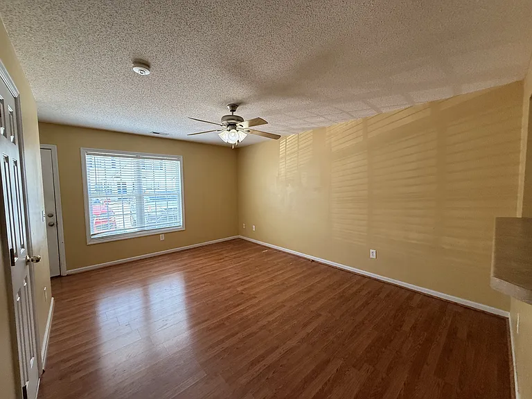 131 Cornerstone Pl — Photo 2