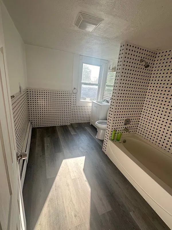 2 bed, 1.0 bath, 2221 sqft, $2,350 — Photo 3