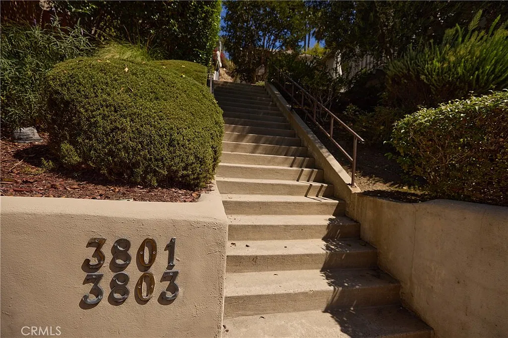 2 bed, 900 sqft, $4,195 — Photo 2