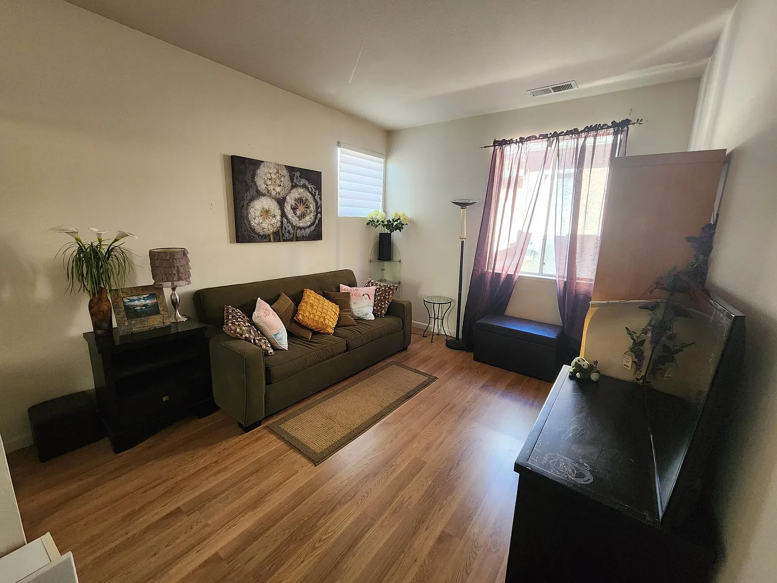 4 bed, 2.5 bath, 2287 sqft, $1,150 — Photo 4