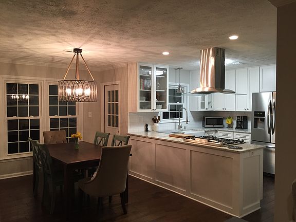 3rd image of 204 Everhill