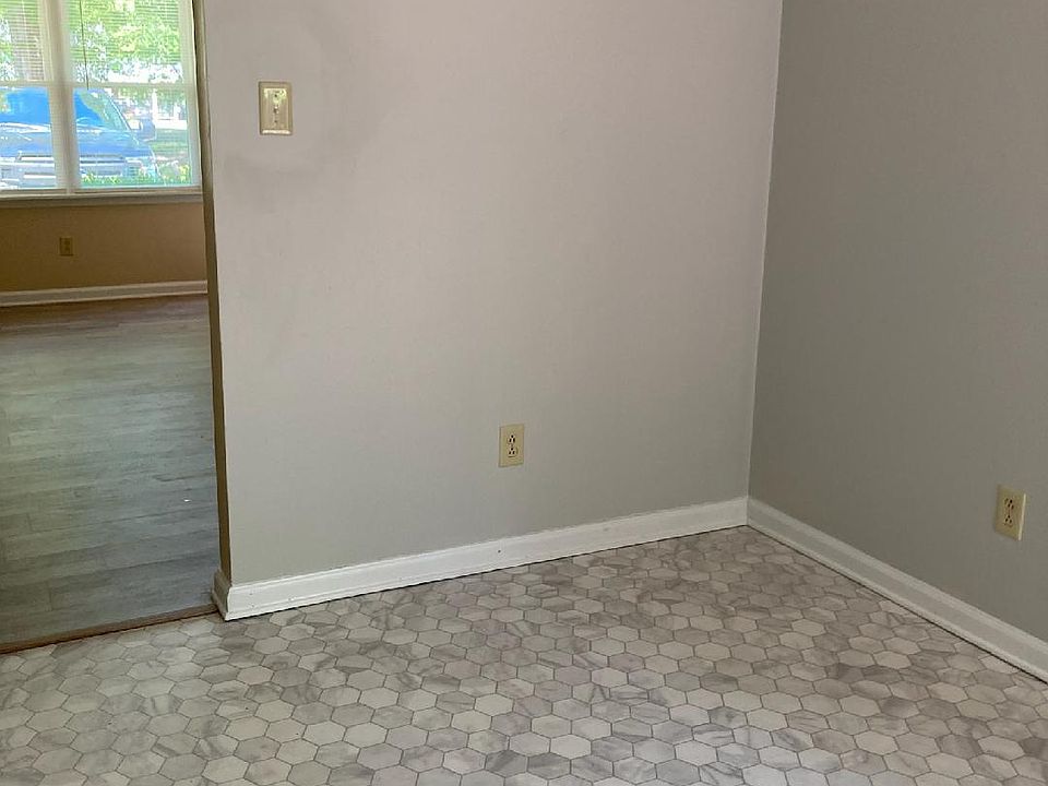 2nd image of 312 Briarwood Ln #C