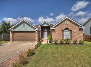 313 Little Lake Rd, Hutto, TX 78634