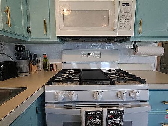 4th image of 82 Sherwood Dr