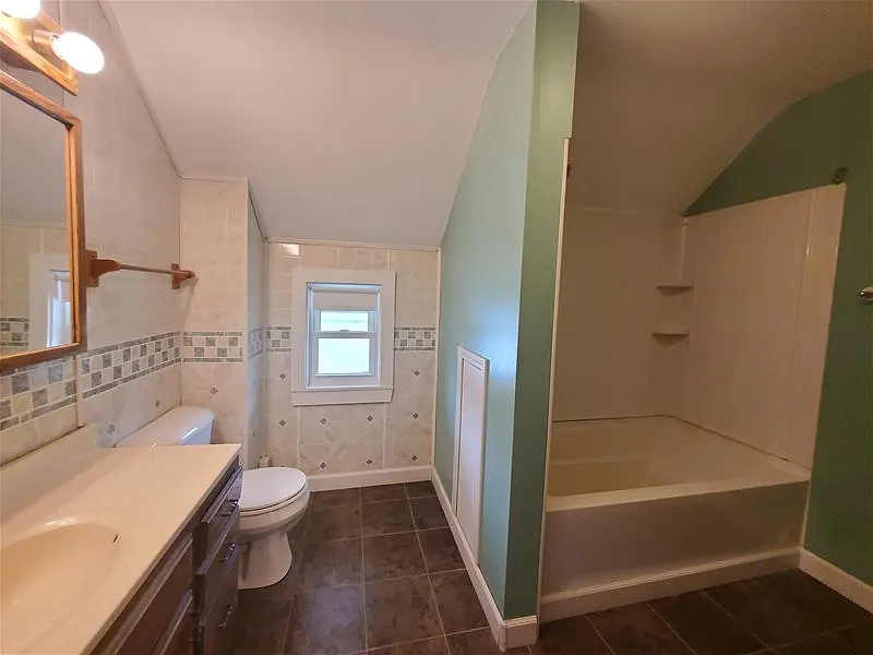 3 bed, 1.5 bath, 1642 sqft, $1,350 — Photo 3