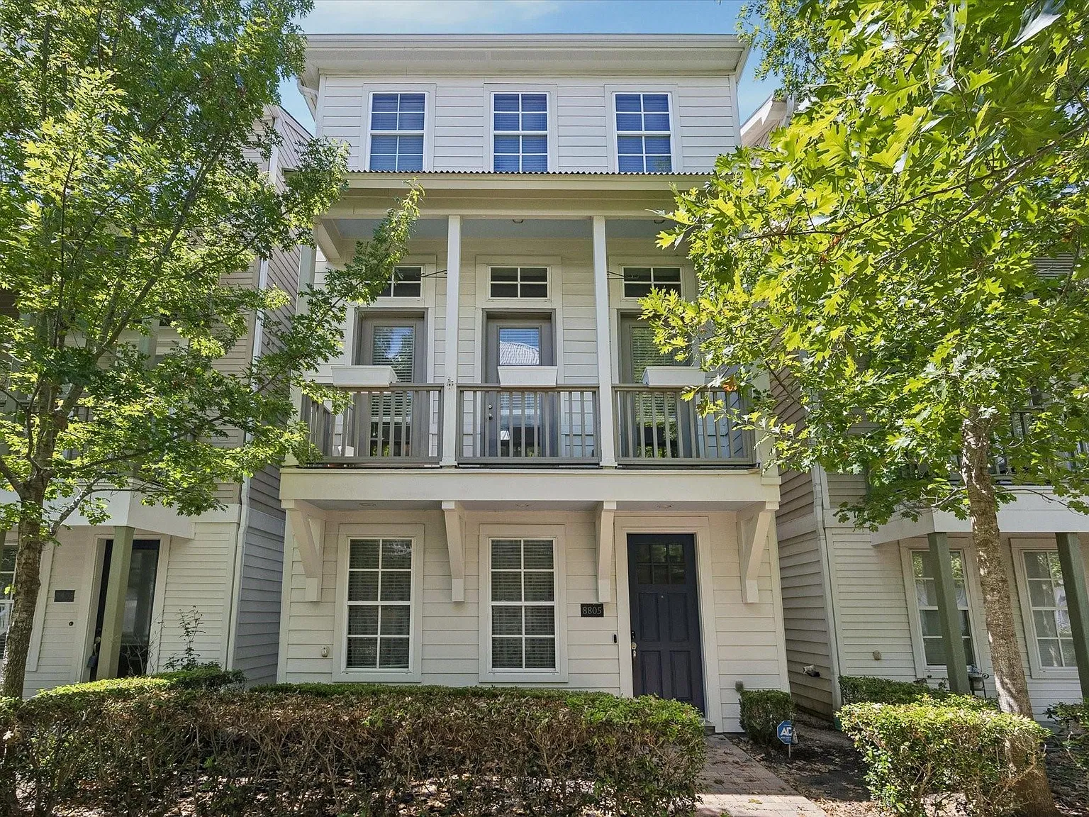 3 bed, 3.5 bath, 2300 sqft, $2,950 — Photo 1