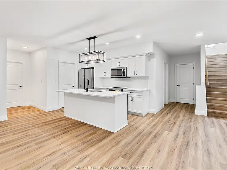 154 McLellan Ave #B — Photo 5