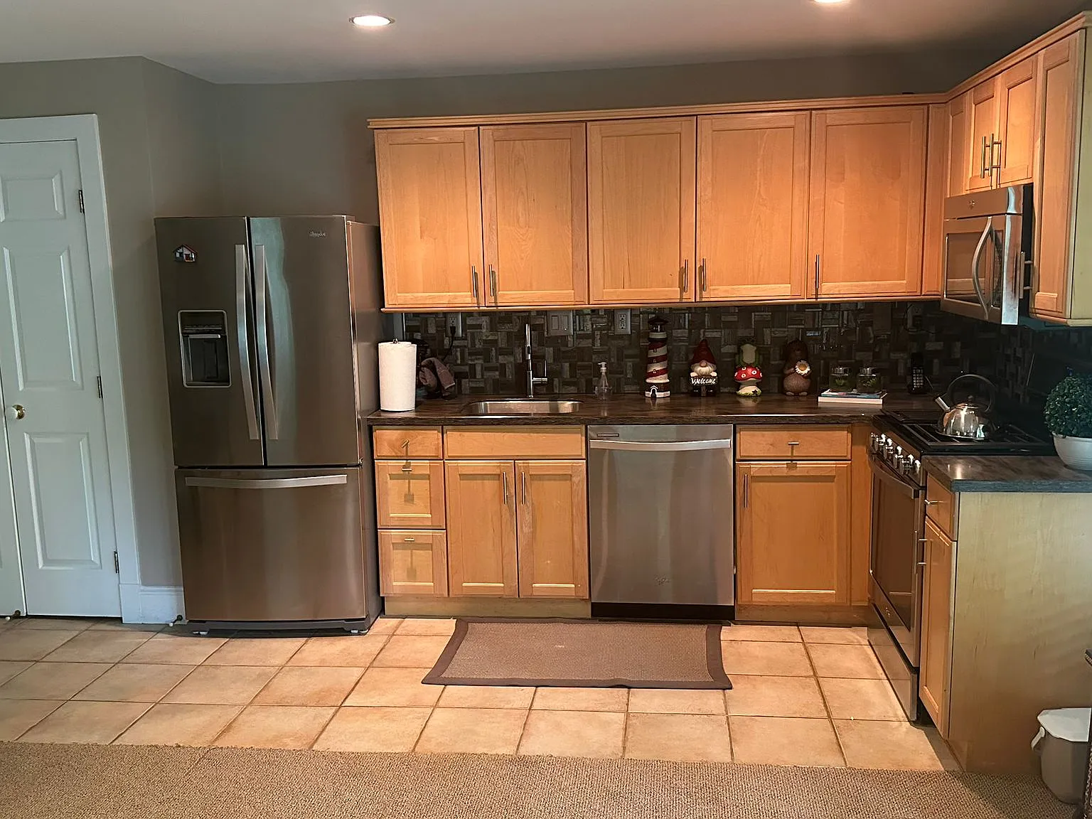 Studio, 650 sqft, $2,500 — Photo 4