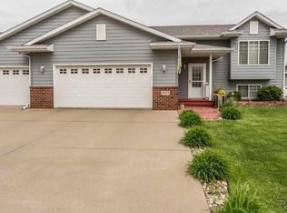 5304 S Donegal Ave, Sioux Falls, SD 57106