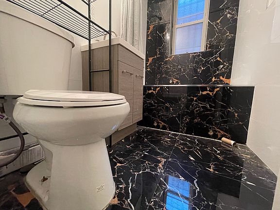 4th image of 104 Baldwin Ave #19E