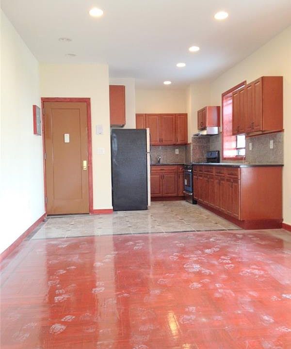 1st image of 3955 64th St APT 3c