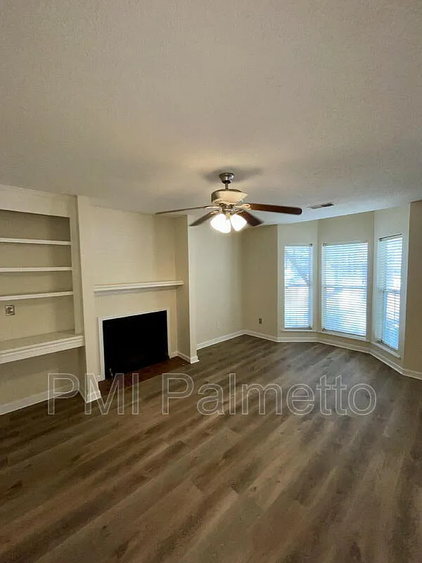 3 bed, 2.0 bath, 1220 sqft, $1,600 — Photo 3