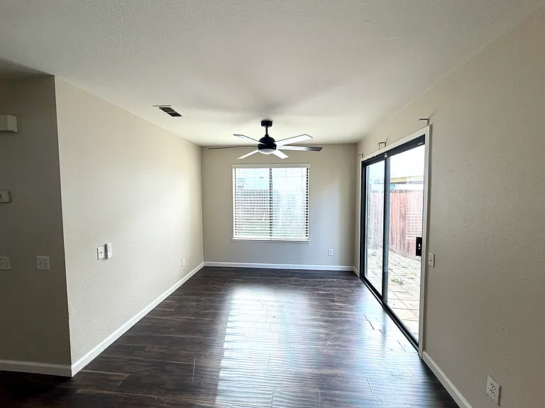 661 Mockingbird Ln — Photo 4