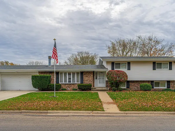 305 SW 4th St, Atlanta, IL 61723