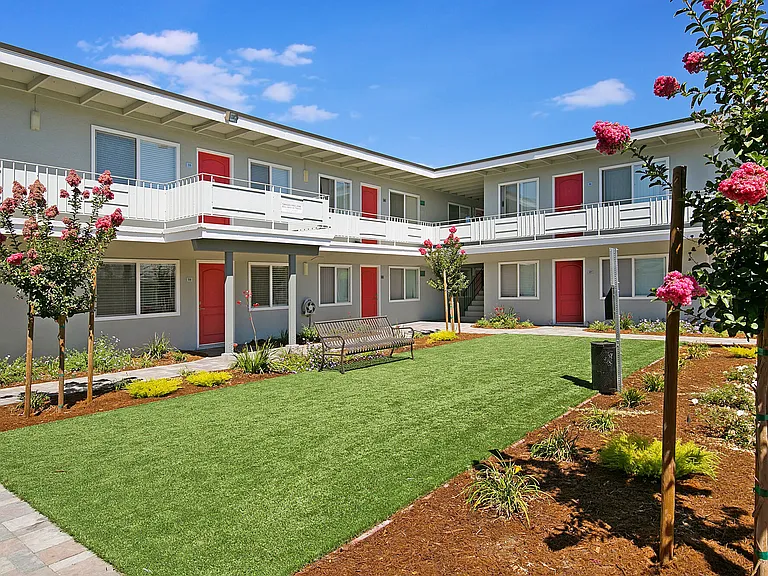 Bon Aire Apartments — Photo 24