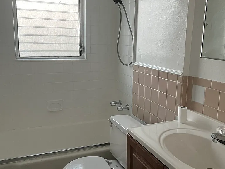 407 Engman St #B — Photo 11