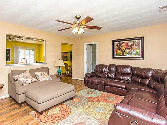 3rd image of 309 Snowberry Ln
