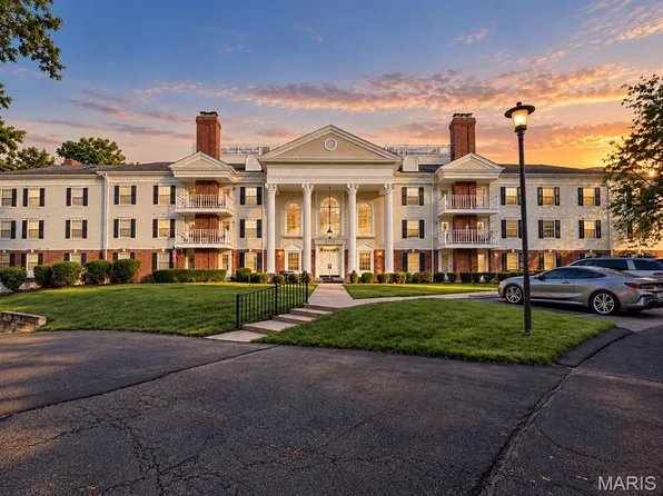 2323 Manor Grove Dr APT 18, Chesterfield, MO 63017