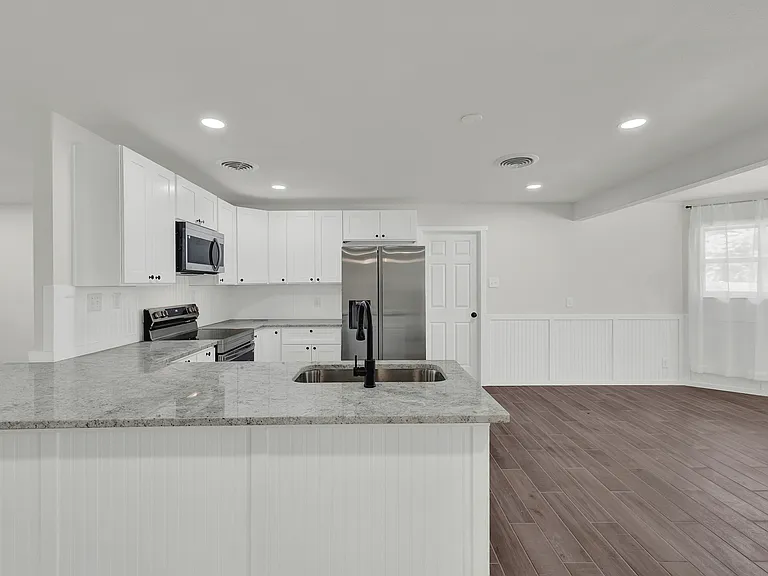129 Young Ave — Photo 24