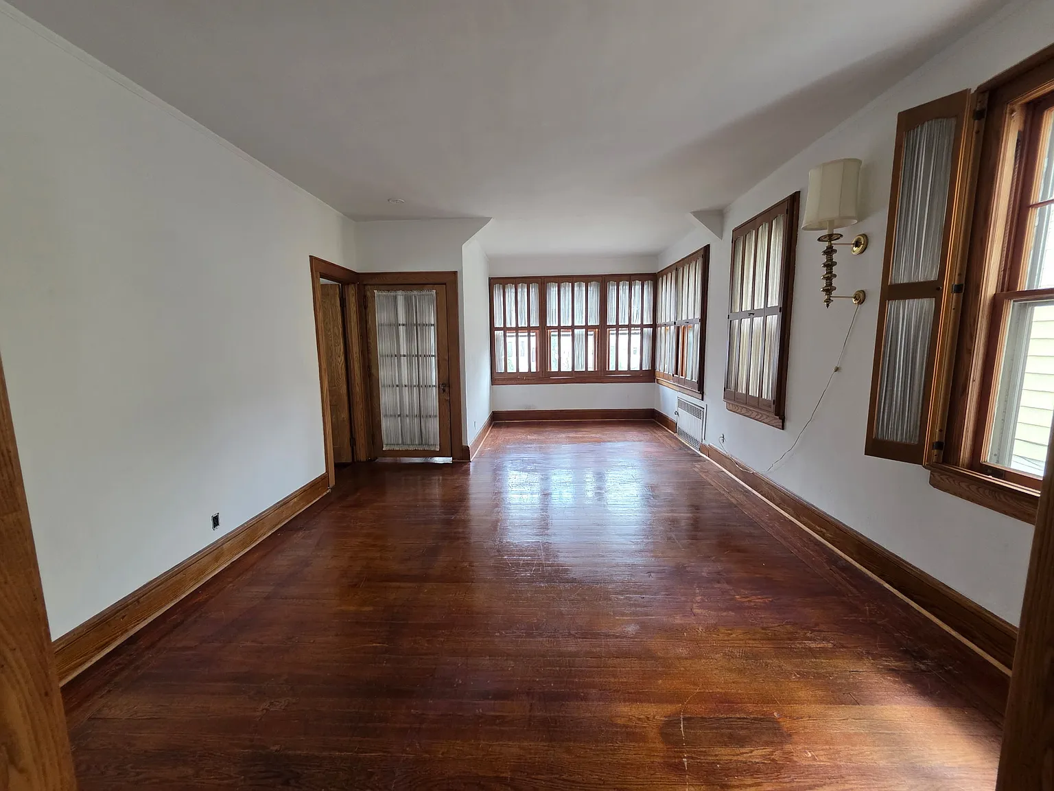 3 bed, 1238 sqft, $2,300 — Photo 2