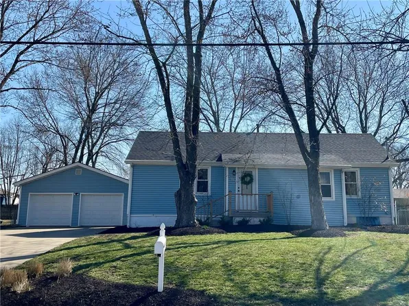 804 N Walker Ln, Olathe, KS 66061