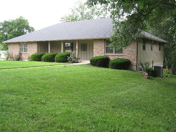 2nd image of 1900 Meadowlane Dr