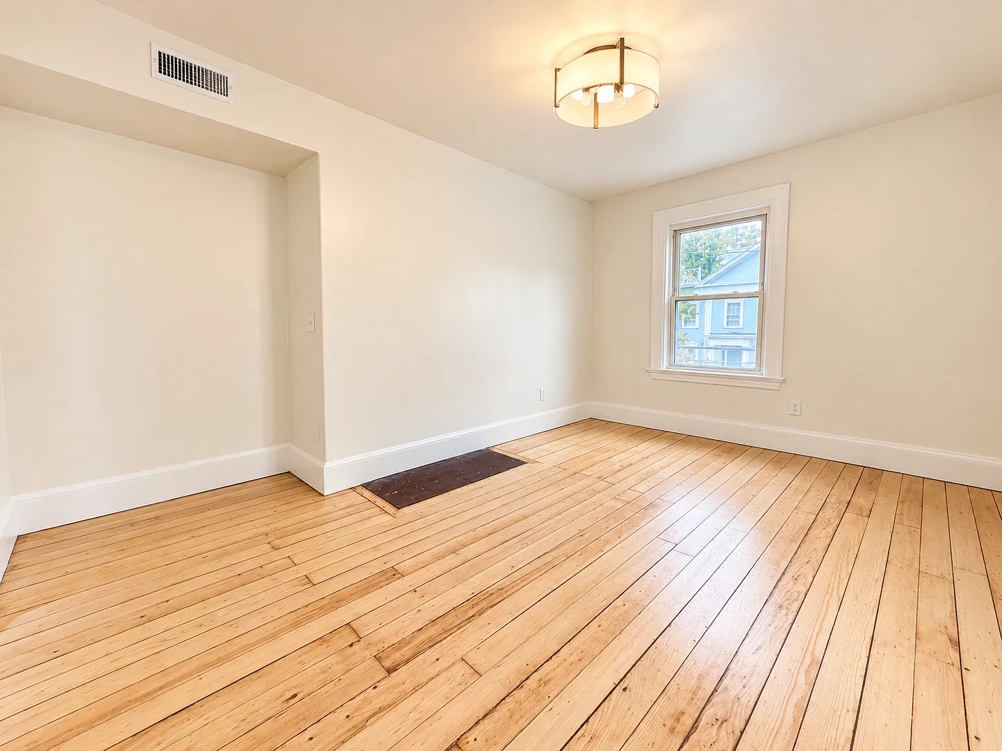 4 bed, 1466 sqft, $4,750 — Photo 3