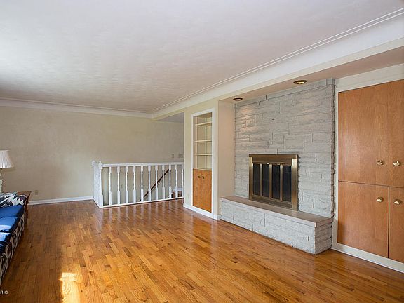 4th image of 3955 Saratoga Ave