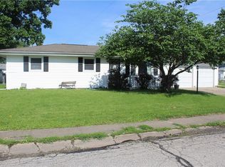 3965 N Cambridge Dr, Decatur, IL 62526