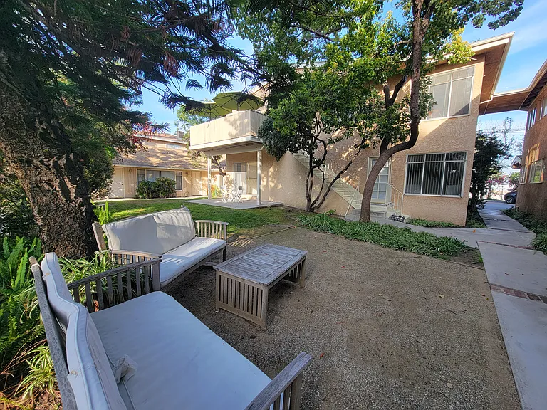 13531 Wyandotte St #9 — Photo 16